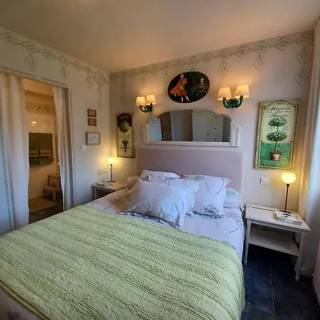 Les Chambres D'hotes De Magali Bed & Breakfast 3*