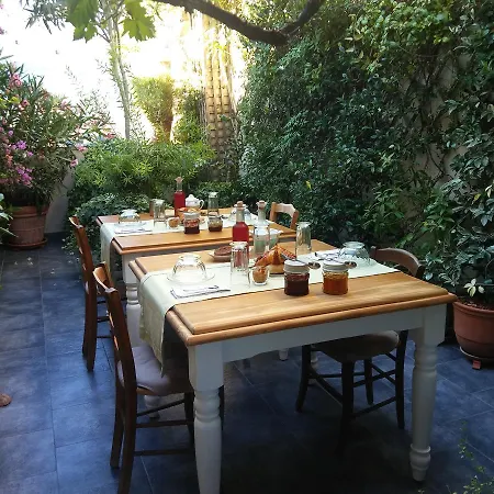 Bed & Breakfast Les Chambres D'hotes De Magali 3*
